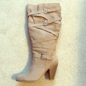 9.5 brand new taupe heeled boots